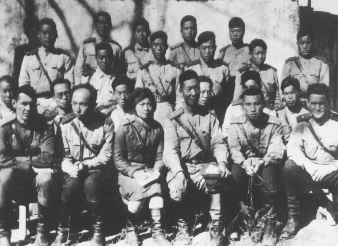 1943年10月5日,东北抗联教导旅野战演习后部分干部摄于北野营