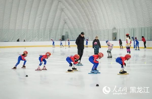九游体育：冰雪经济“再升腾”冬季龙江“更火热”(图3)