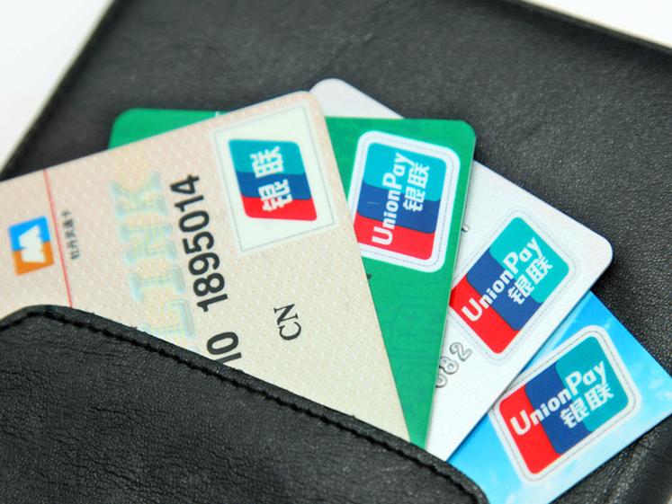 人基于借记卡合同法律关系请求发卡行支付被盗刷存款本息并赔偿损失的