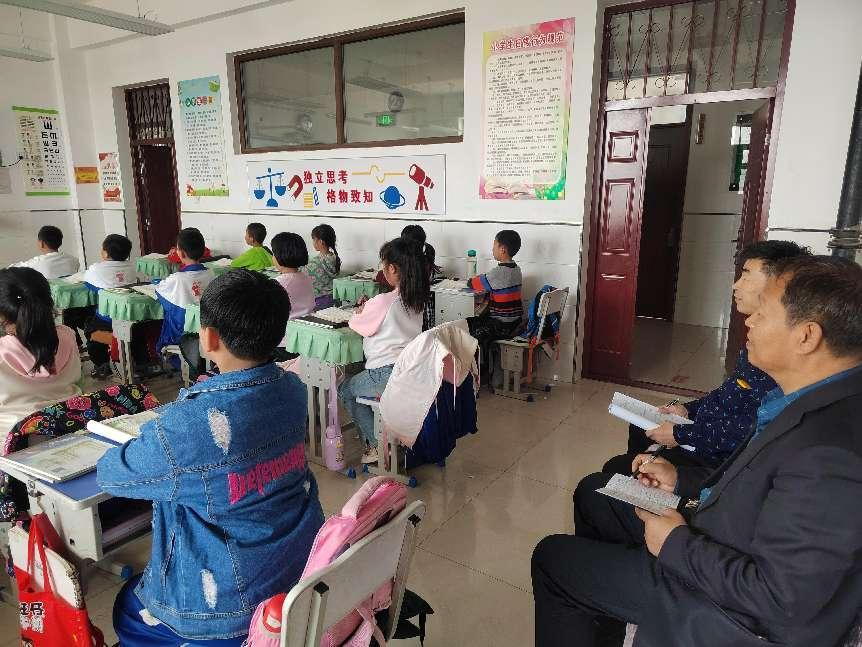 推门听课助教成长大庆市大同区双榆树乡中心小学开展推门听课活动